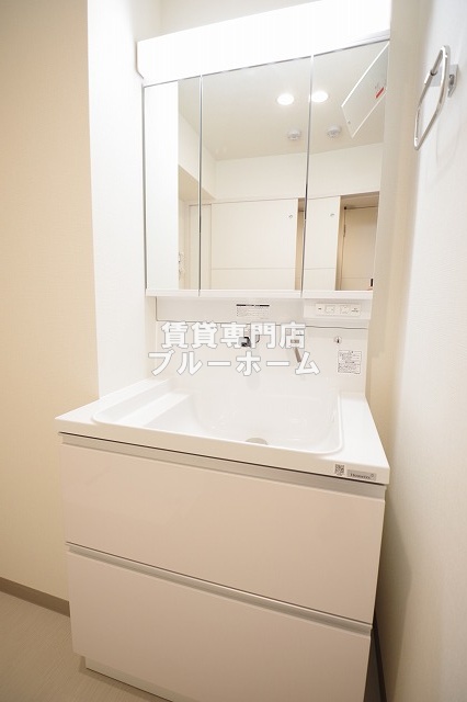 洗面設備　三面鏡独立洗面台あります！