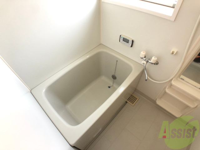 バス・シャワールーム　浴槽があるので、疲れた時はゆっくりと湯船につかりましょう。