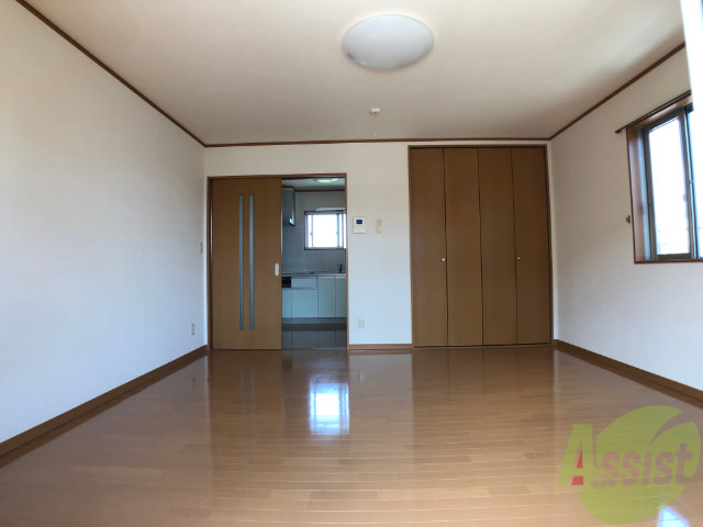 居室・リビング　明るい光が差し込む素敵なお部屋ですね～。