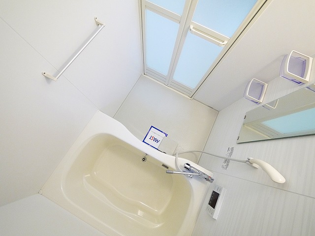 バス・シャワールーム　落ち着いた空間のお風呂です