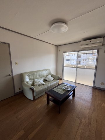 その他部屋・スペース　ソファ・テーブル（残置物）あり。