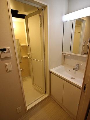 洗面設備　【アーバネックス北堀江II】独立洗面化粧台が付いています