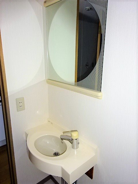洗面設備　※写真は別部屋のものです。（参考）