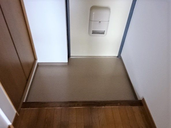 玄関　※写真は別部屋のものです。（参考）