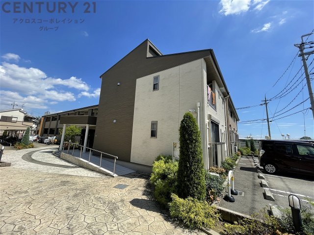 建物外観　オートロックで外部の人間が簡単に出入りできないため安心です。