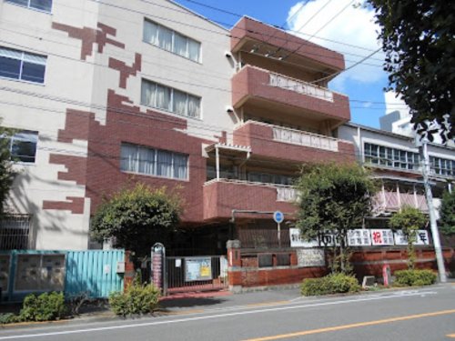 小学校　新宿区立市谷小学校（小学校）まで638m