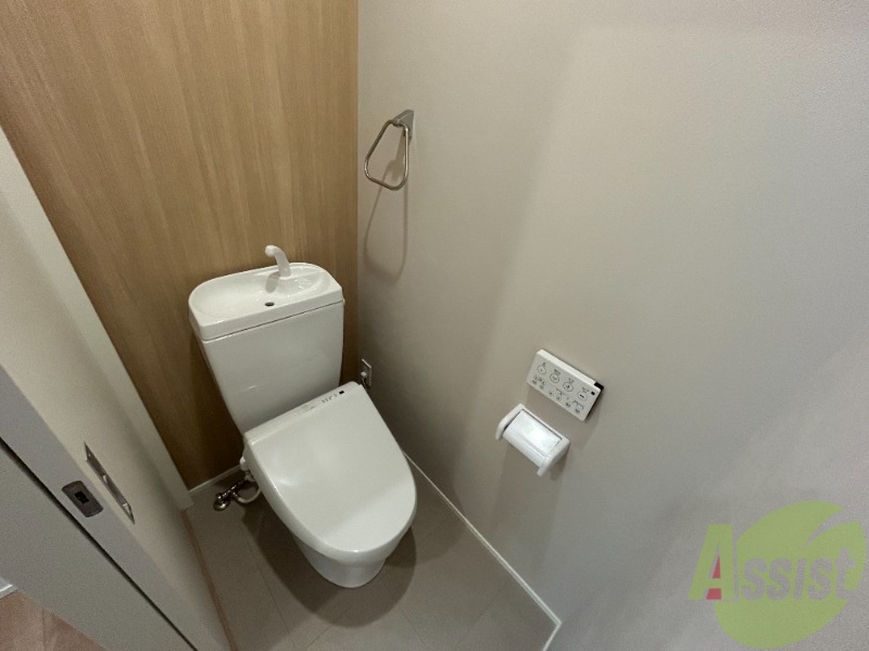 トイレ　トイレはウォシュレット機能付きです。安心して使用できますね。