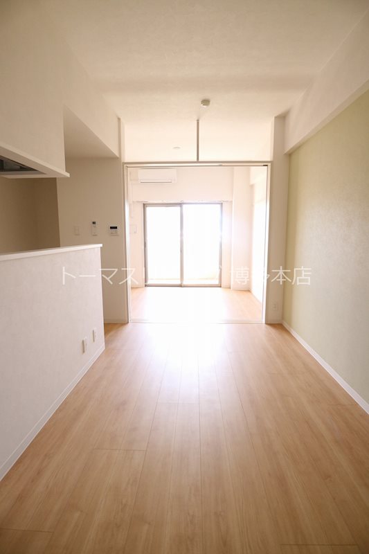 居室・リビング　※別号室の参考写真になります。