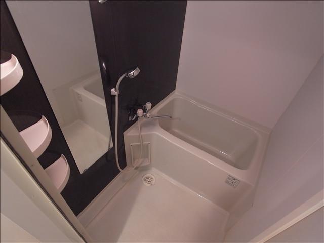 バス・シャワールーム　浴室（同タイプ別号室写真）