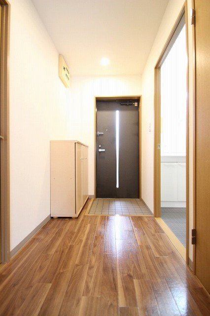 玄関　同物件別号室のものです。