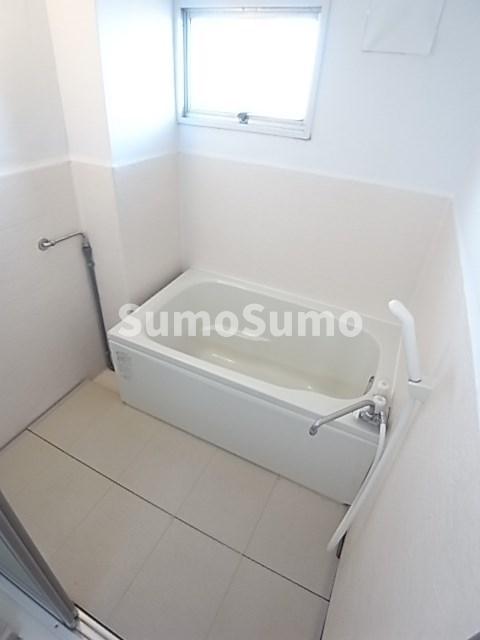 バス・シャワールーム　コンパクトで使いやすいお風呂です