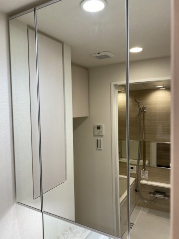 洗面設備　独立洗面台です