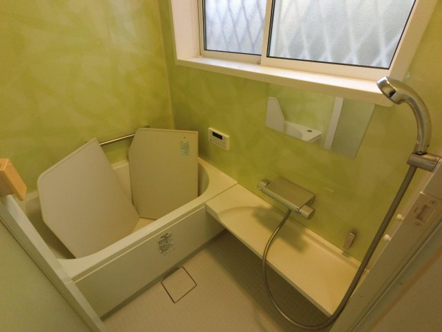 バス・シャワールーム　リフォームされてユニットバスになっています！