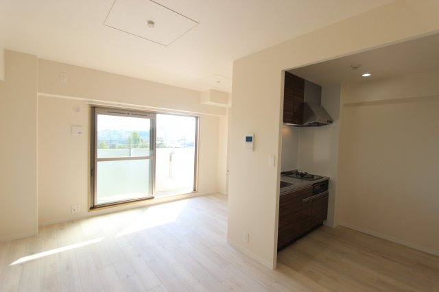 居室・リビング　※同室タイプの画像です。内装の色などが異なる場合があります。