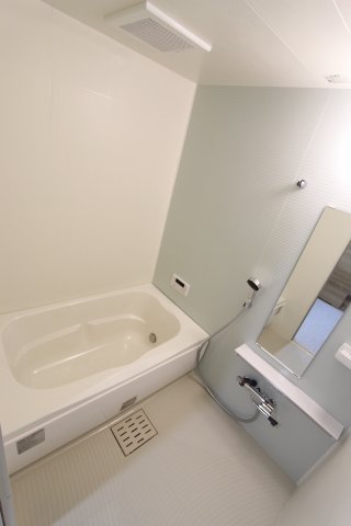 バス・シャワールーム　※同室タイプの画像です。内装の色などが異なる場合があります。