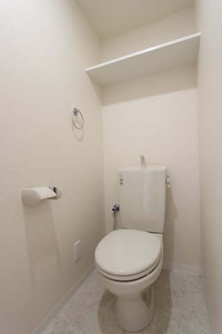 トイレ　※同室タイプの画像です。内装の色などが異なる場合があります。