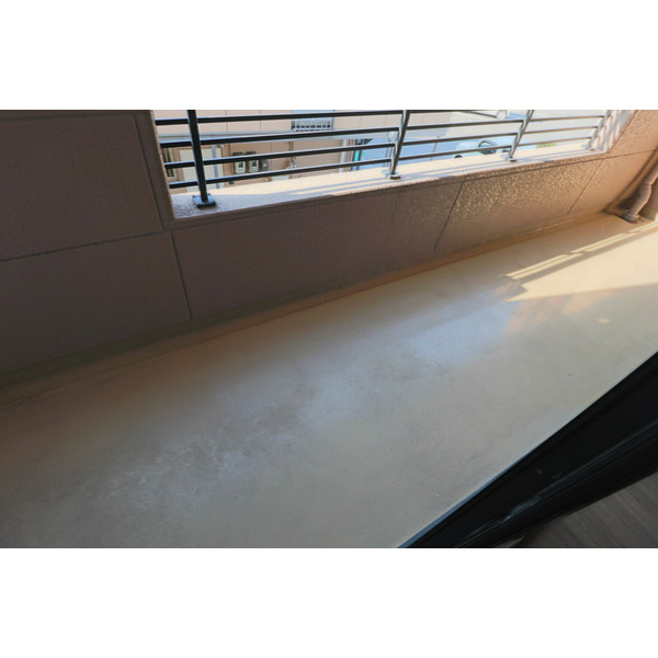 バルコニー　同じ建物の別なお部屋