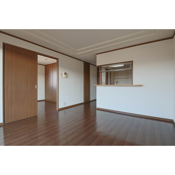 居室・リビング　同じ建物の別なお部屋