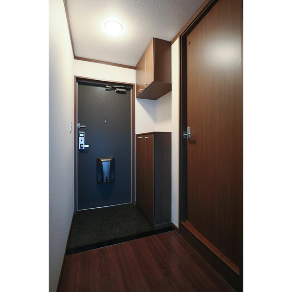 玄関　同じ建物の別なお部屋