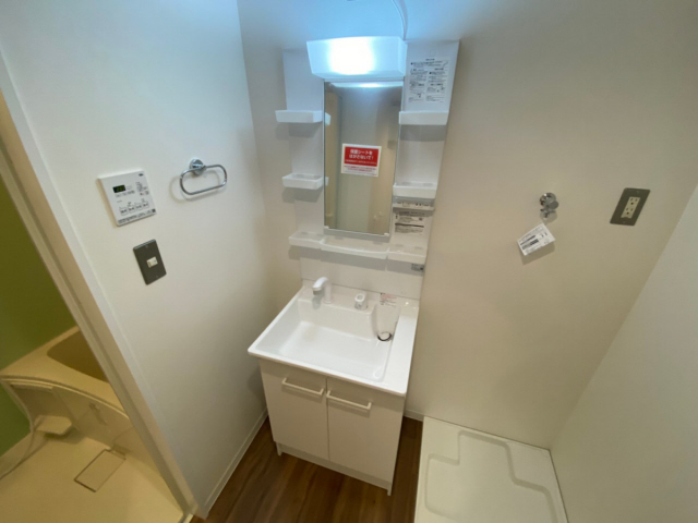 洗面設備　ゆったりとスペースのある洗面所