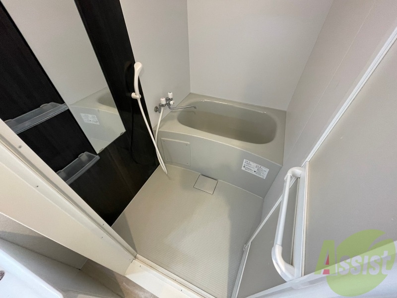 バス・シャワールーム　お風呂になります。一日の疲れを癒してくださいね。