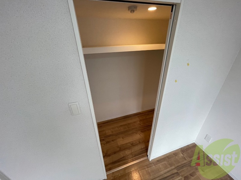 収納　クローゼットは奥行きもあり、荷物が多い方でも安心です。