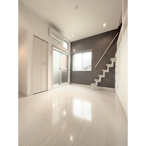 居室・リビング　室内