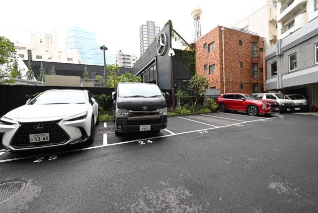 駐車場　駐車場に車を止められます