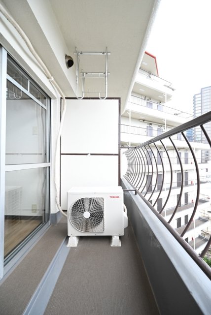 バルコニー　暖かな日差しのふりそそぐバルコニー