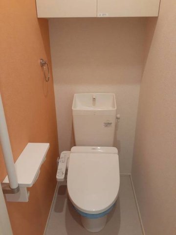 トイレ　嬉しい温水洗浄便座付き♪