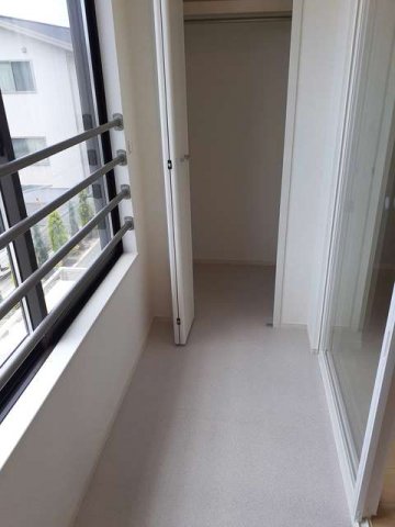 バルコニー　陽当たり良好なバルコニーです♪