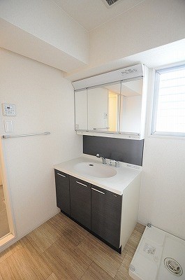 その他　シャワー付洗面台