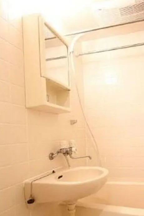洗面設備　写真は同タイプ住居です。