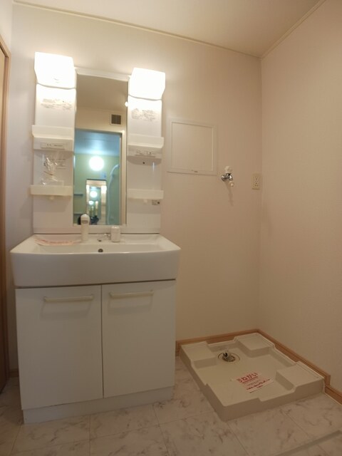 洗面設備　明るい洗面所です★