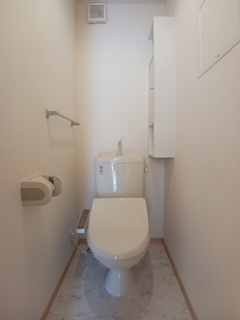 トイレ　嬉しい温水洗浄便座付き♪