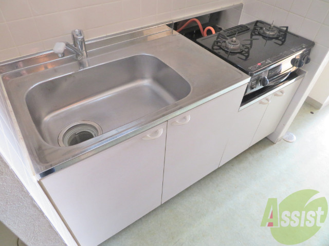 キッチン　ガスコンロが設置されています。これですぐ使えますね。