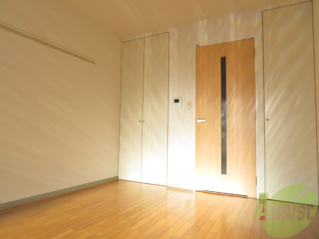 その他部屋・スペース　別の角度から洋室を撮影しました。落ち着きのある空間です。