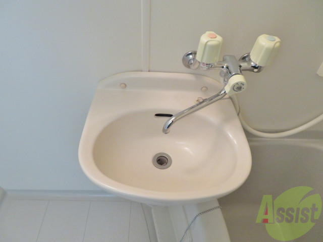 洗面設備　洗面台。朝の身支度はここでばっちり決めましょう。