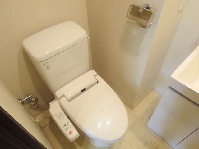 トイレ　お部屋探しは株式会社　タウンハウジング　までお気軽にお問合…