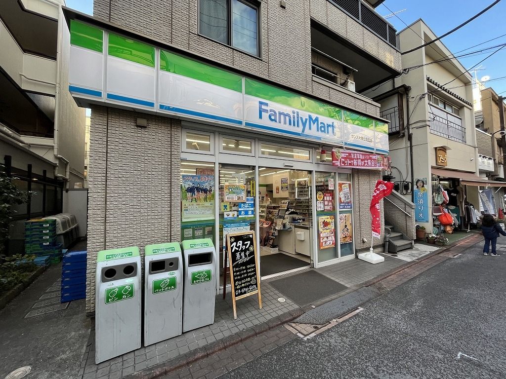 コンビニ　ファミリーマート（コンビニ）まで630m