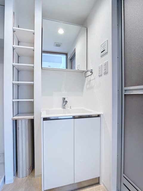 洗面設備　独立洗面台です