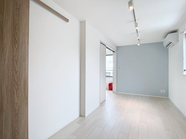 居室・リビング　こちらの居間で趣味の時間をお楽しみください