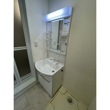 洗面設備　別部屋参考写真です