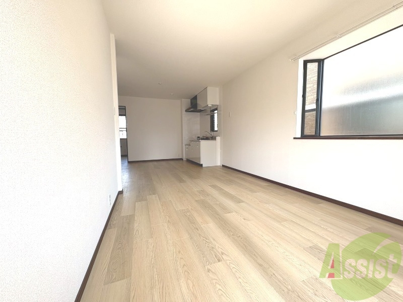 居室・リビング　１４帖のリビングです。お部屋を広く使えます。