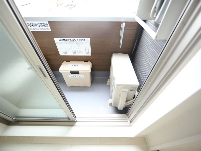 バルコニー　バルコニー　防犯シャッター付　同仕様写真