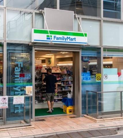 コンビニ　ファミリーマート（コンビニ）まで408m