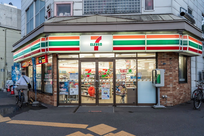 コンビニ　セブンイレブン豊平7丁目店（コンビニ）まで309m
