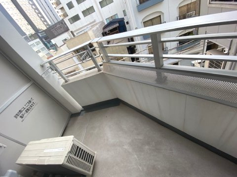 バルコニー　外からの目が気にならないバルコニーで洗濯物が干せます