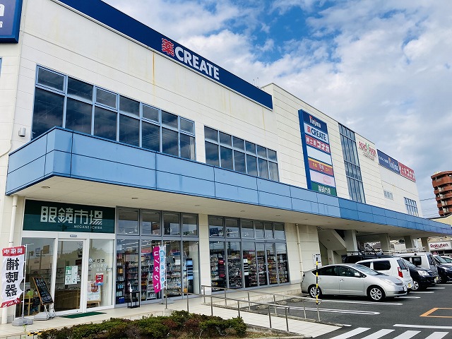 ショッピングセンター　アクロスプラザ湯河原（ショッピングセンター）まで388m