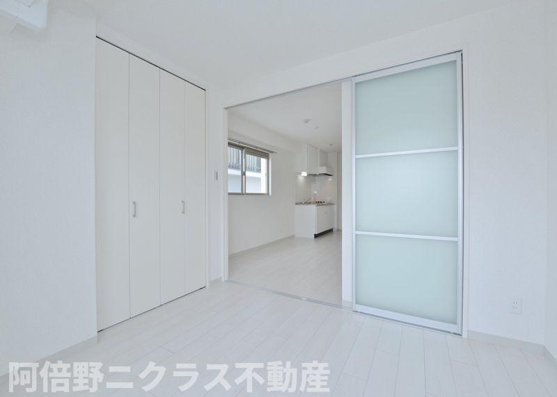 居室・リビング　内装は別部屋の参考写真です。